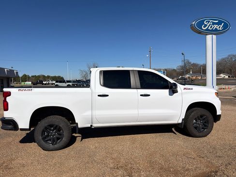 Used 2024 Chevrolet Silverado 1500 LT Trail Boss w/ Protection Package AWD/4WD image 6