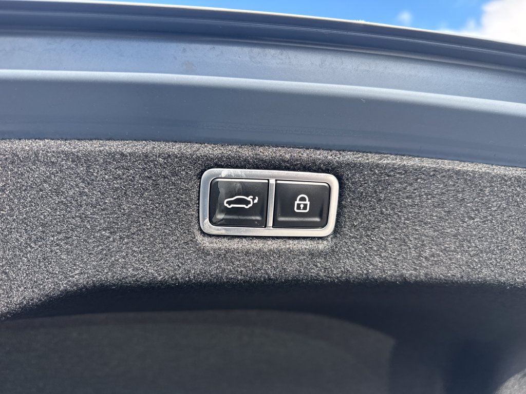 Certified 2025 Hyundai Sonata Limited FWD image 40