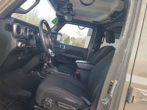 Used 2020 Jeep Gladiator Overland image 10