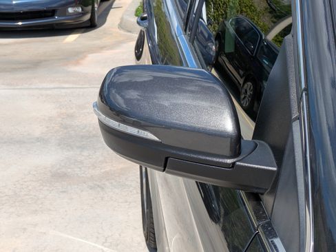 Used 2019 Ford Edge Titanium image 8