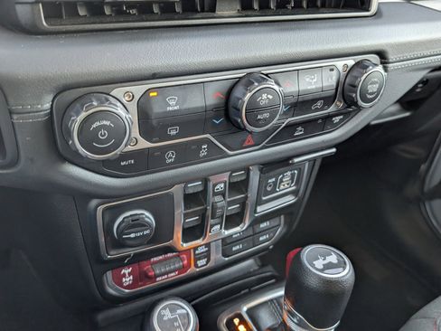 Certified 2024 Jeep Wrangler Unlimited Rubicon image 16