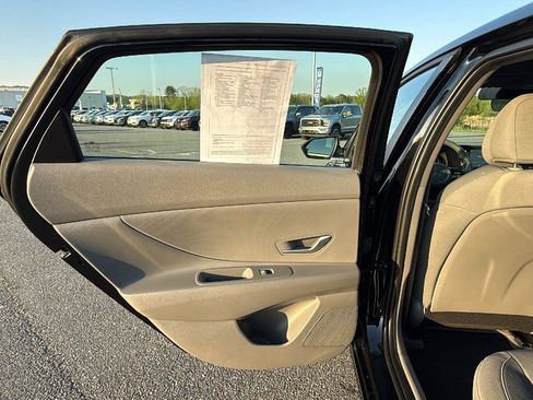 Used 2024 Hyundai Elantra SE FWD image 22