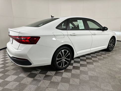 Used 2025 Volkswagen Jetta Sport image 8