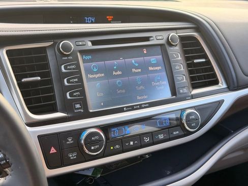 Used 2016 Toyota Highlander Limited FWD image 35