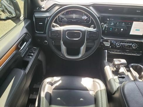 Used 2024 GMC Sierra 1500 Denali w/ Denali Reserve Package AWD/4WD image 17