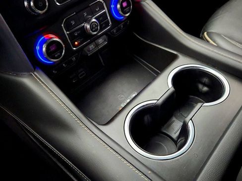 Used 2021 GMC Yukon SLT w/ SLT Premium Package image 17