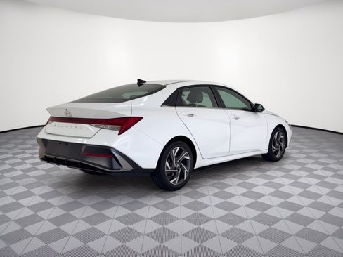 Used 2025 Hyundai Elantra SEL FWD image 9