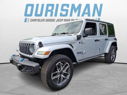 Used 2024 Jeep Wrangler Unlimited AWD/4WD image 3