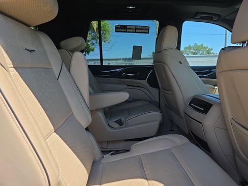Used 2023 Cadillac Escalade Premium Luxury w/ Performance Package image 14