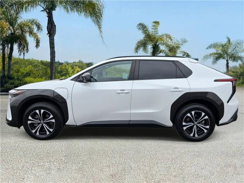 Used 2024 Toyota bZ4X FWD image 2
