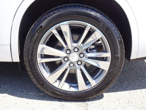 Certified 2025 Cadillac XT6 Premium Luxury w/ LPO, Floor Liner Package AWD/4WD image 23