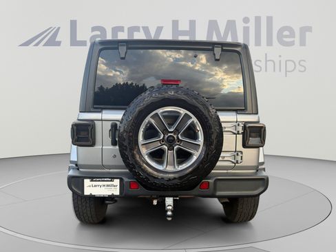 Used 2020 Jeep Wrangler Unlimited Sahara AWD/4WD image 4