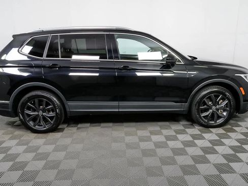 Certified 2023 Volkswagen Tiguan SE FWD image 28