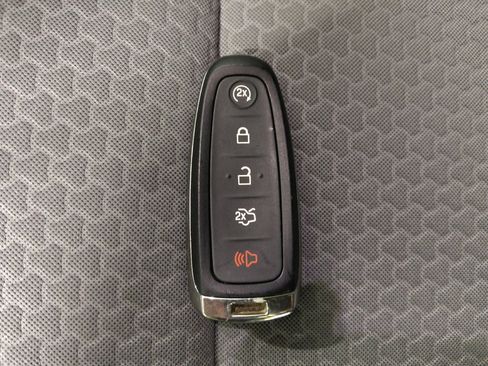 Used 2019 Ford Escape SE image 32