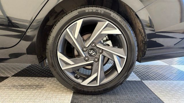 Used 2025 Hyundai Elantra Limited FWD image 10