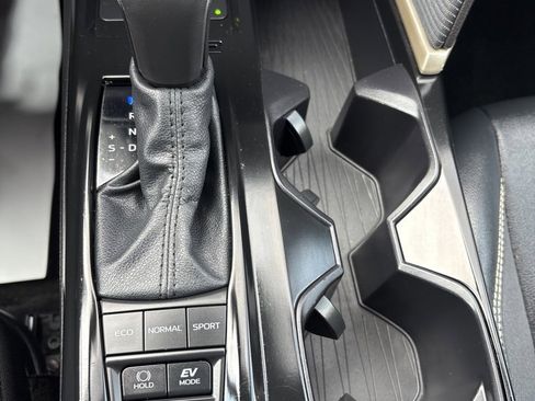 Used 2025 Toyota Camry SE image 17