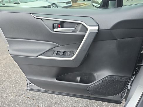 Used 2025 Toyota RAV4 XLE image 27