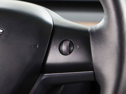 Used 2023 Tesla Model Y AWD image 14