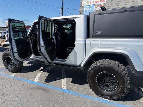 Used 2022 Jeep Gladiator Rubicon w/ Cold Weather Group AWD/4WD image 17