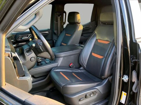Used 2023 GMC Sierra 1500 AT4 w/ AT4 Premium Package AWD/4WD image 8