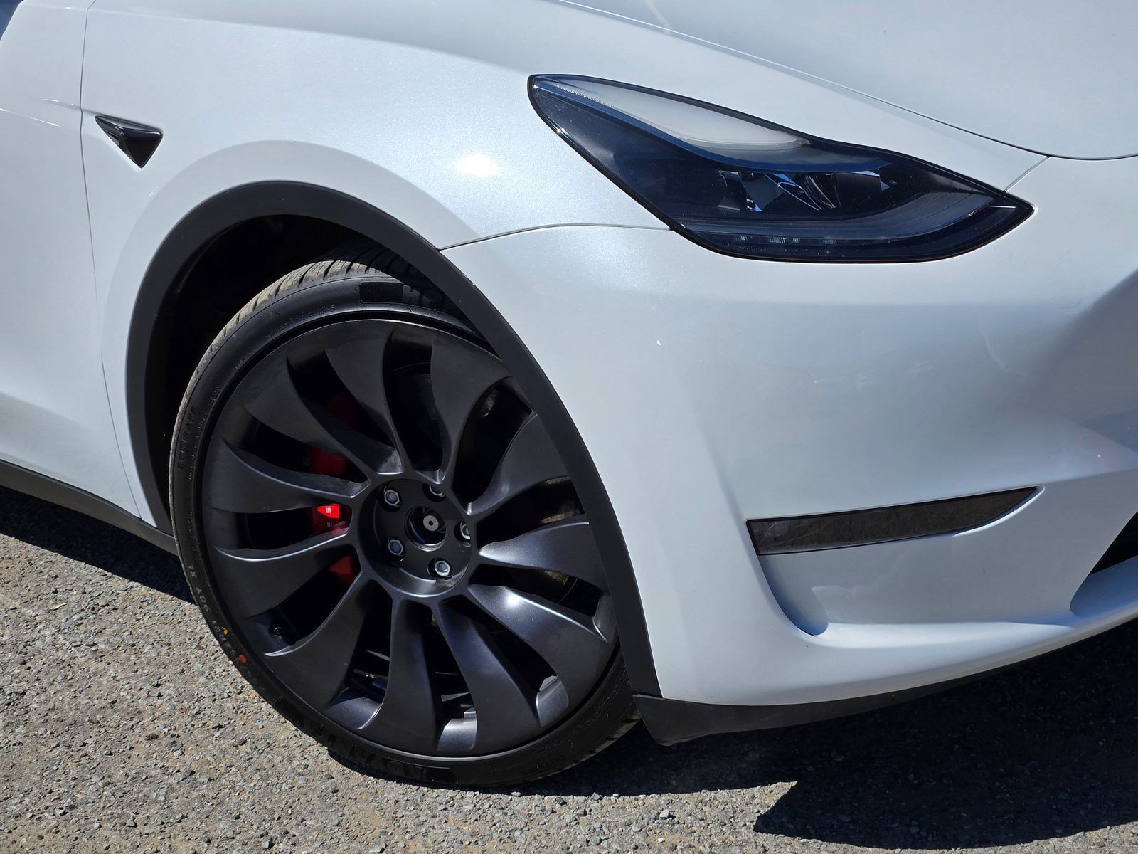 Used 2023 Tesla Model Y Performance AWD/4WD image 9