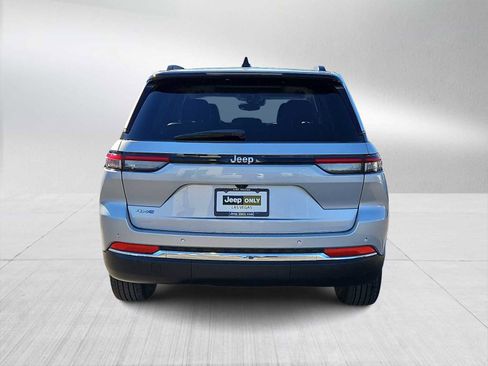 Used 2023 Jeep Grand Cherokee image 7