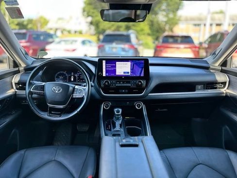 Used 2024 Toyota Grand Highlander AWD image 17