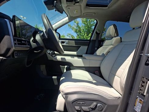Used 2025 Hyundai Santa Fe Calligraphy AWD/4WD image 13