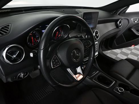 Certified 2019 Mercedes-Benz GLA 250 4MATIC image 6