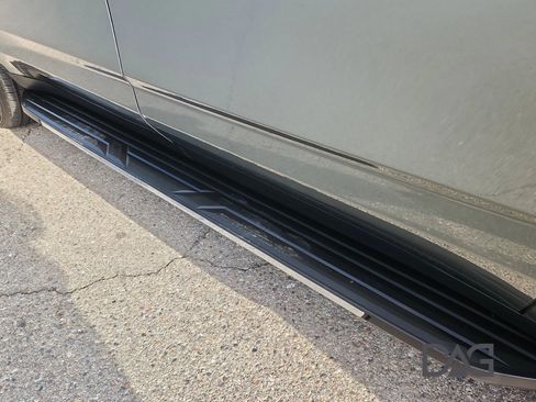 Used 2023 Chevrolet Suburban Premier image 23