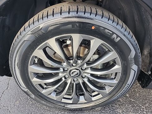 Used 2022 Nissan Armada Platinum w/ Captain's Chairs Package image 9