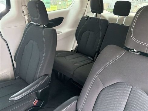 Used 2023 Chrysler Voyager LX FWD image 16