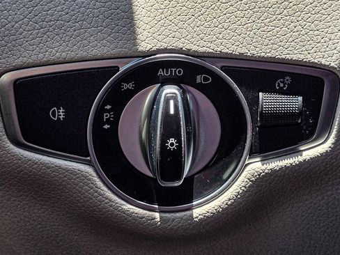 Used 2018 Mercedes-Benz E 400 4MATIC Sedan image 29