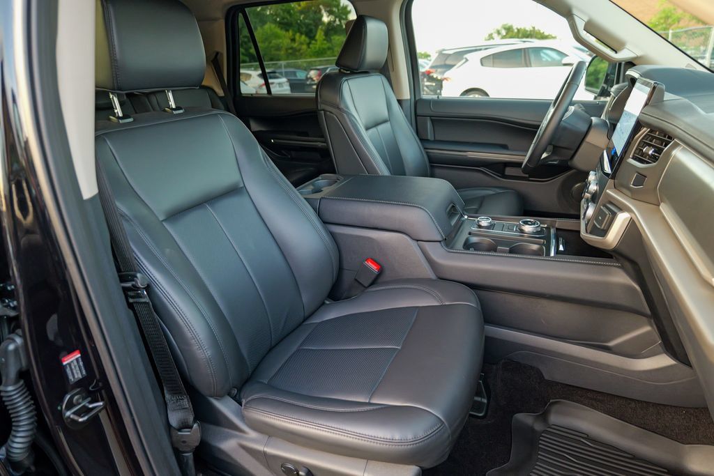 Used 2023 Ford Expedition XLT AWD/4WD image 36
