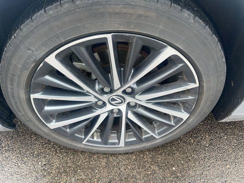 Used 2023 Lexus ES 300h w/ Premium Package image 5