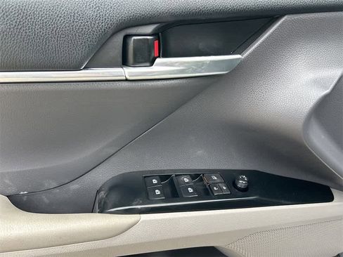 Used 2018 Toyota Camry LE image 15