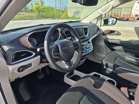 Used 2024 Chrysler Voyager LX FWD image 12