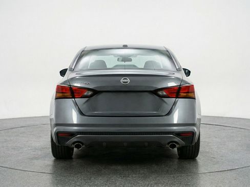 Used 2025 Nissan Altima 2.5 SV FWD image 7