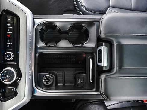 Used 2025 Ford Expedition Max Platinum AWD/4WD image 19