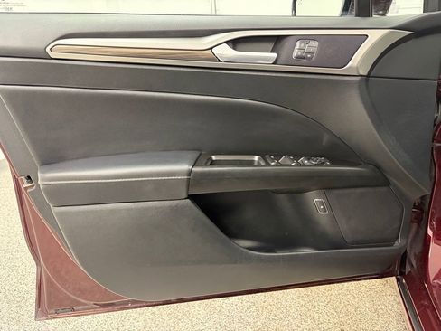 Used 2017 Ford Fusion Energi SE image 13