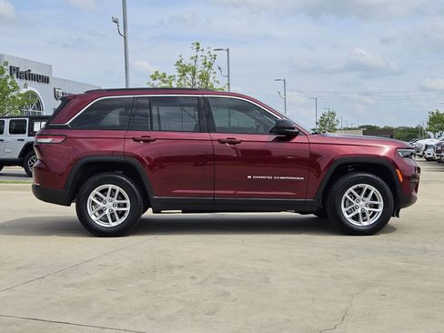 Used 2025 Jeep Grand Cherokee Laredo X w/ Luxury Tech Group I image 7
