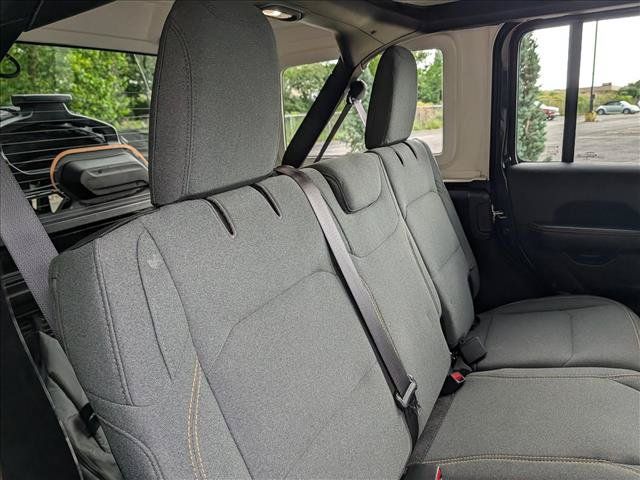 Used 2025 Jeep Wrangler Unlimited Sahara AWD/4WD image 15