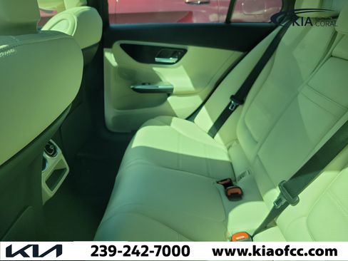 Used 2024 Mercedes-Benz C 300 Sedan image 10