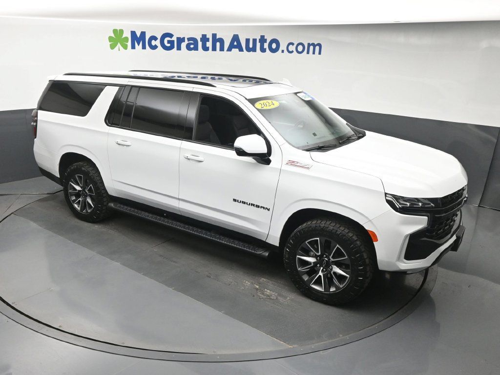 Used 2024 Chevrolet Suburban Z71 w/ Luxury Package AWD/4WD image 3