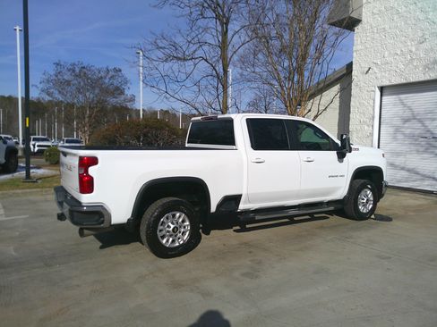 Used 2024 Chevrolet Silverado 2500 LT w/ Convenience Package image 12