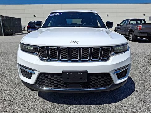 Used 2025 Jeep Grand Cherokee Limited AWD/4WD image 5