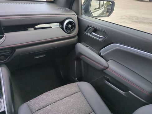Used 2024 Chevrolet Colorado Z71 w/ Z71 Convenience Package 2 AWD/4WD image 18