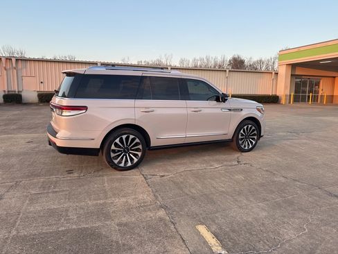 Used 2023 Lincoln Navigator Reserve image 17