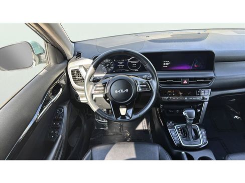 Used 2024 Kia Seltos EX FWD image 23
