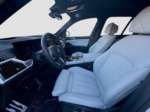Used 2025 BMW X5 M60i w/ Climate Comfort Package image 20